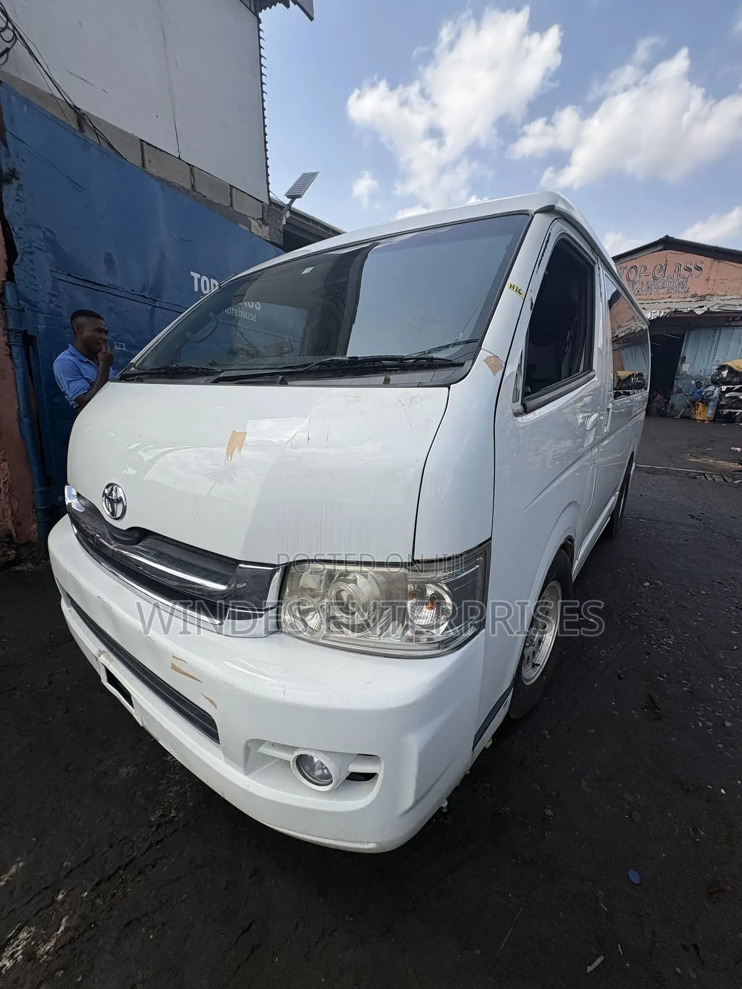 Toyota HiAce 2010 White