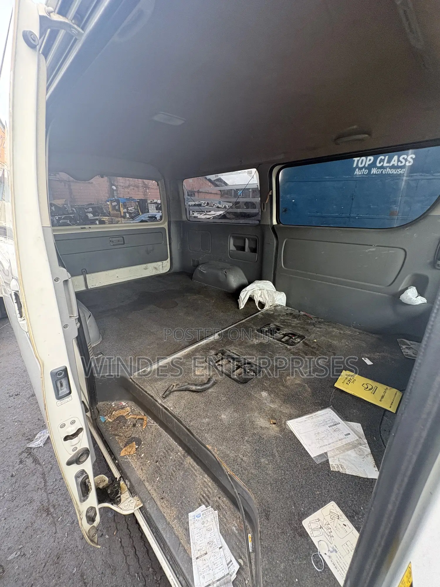 Toyota HiAce 2010 White