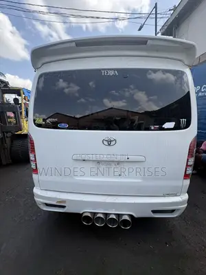 Toyota HiAce 2010 White
