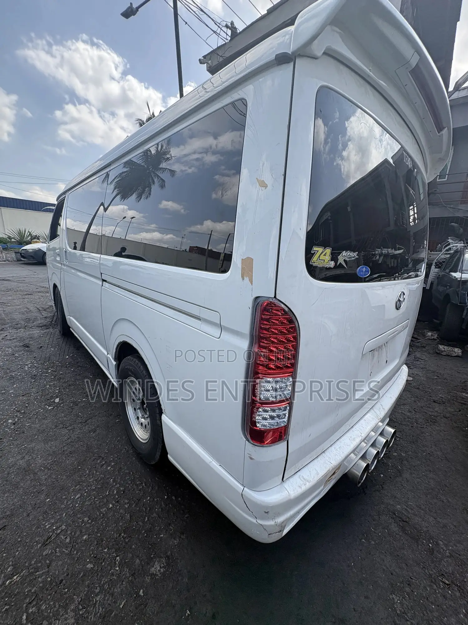 Toyota HiAce 2010 White