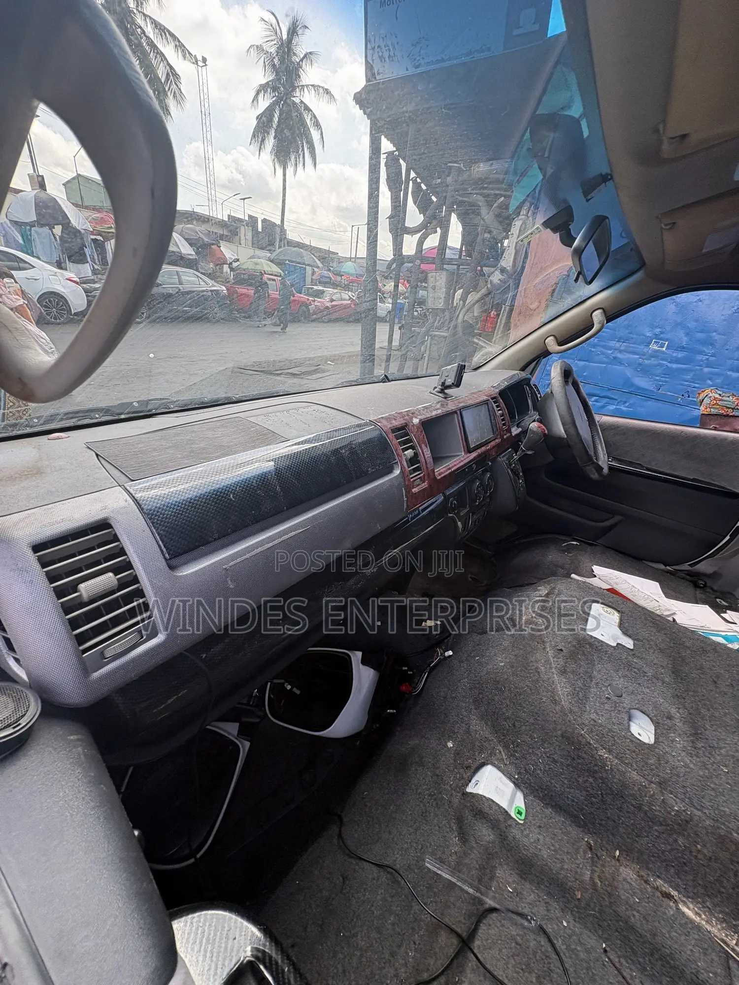 Toyota HiAce 2010 White