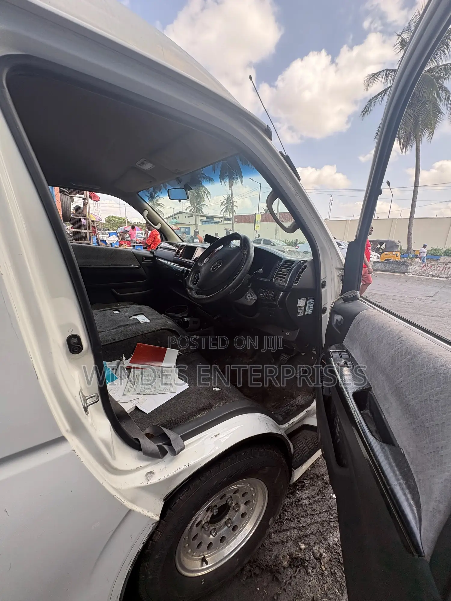 Toyota HiAce 2010 White