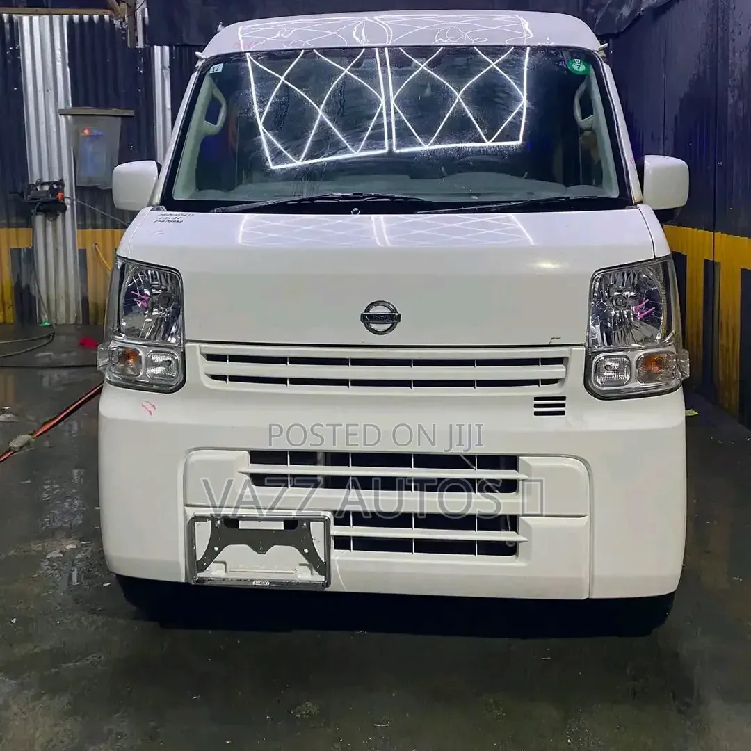 New Suzuki Every 2005 White