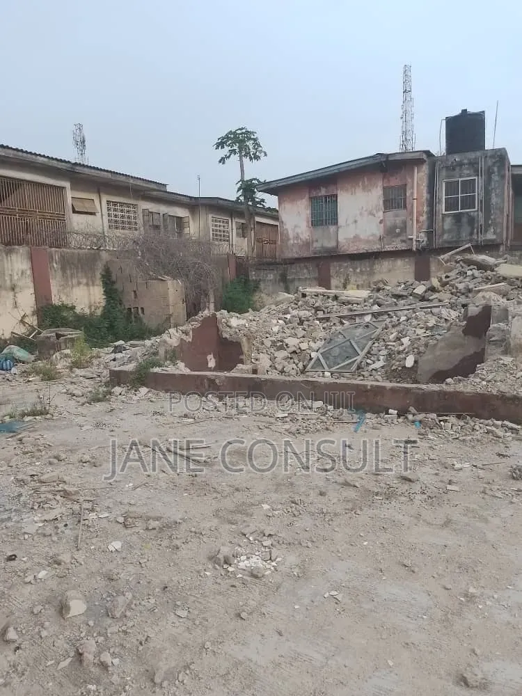 Demolishable Building for Sale