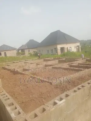 3bdrm Bungalow in Oke Eri, Akure for sale