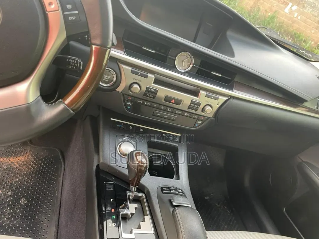 Lexus ES 2014 White