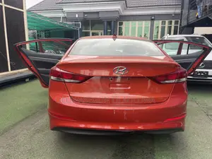 Hyundai Elantra Sport Sedan FWD (1.6L 4cyl 6M) 2017 Orange