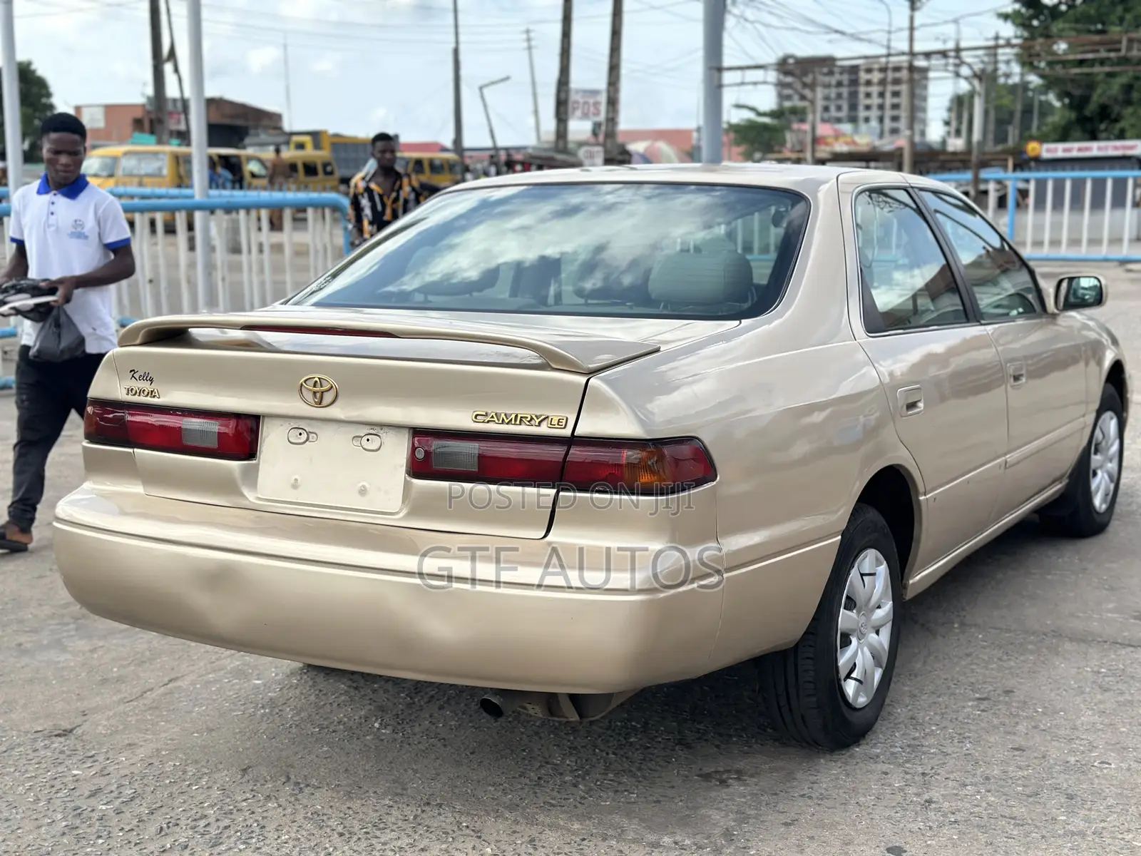 Toyota Camry Automatic 1999 Gold