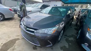 Toyota Camry LE 4dr Sedan (2.5L 4cyl 6A) 2017 Gray