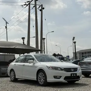 Honda Accord Touring V-6 4dr Sedan (3.5L 6cyl 6A) 2015 White