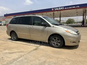 Toyota Sienna LE 4WD 2007 Gold