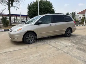 Toyota Sienna LE 4WD 2007 Gold