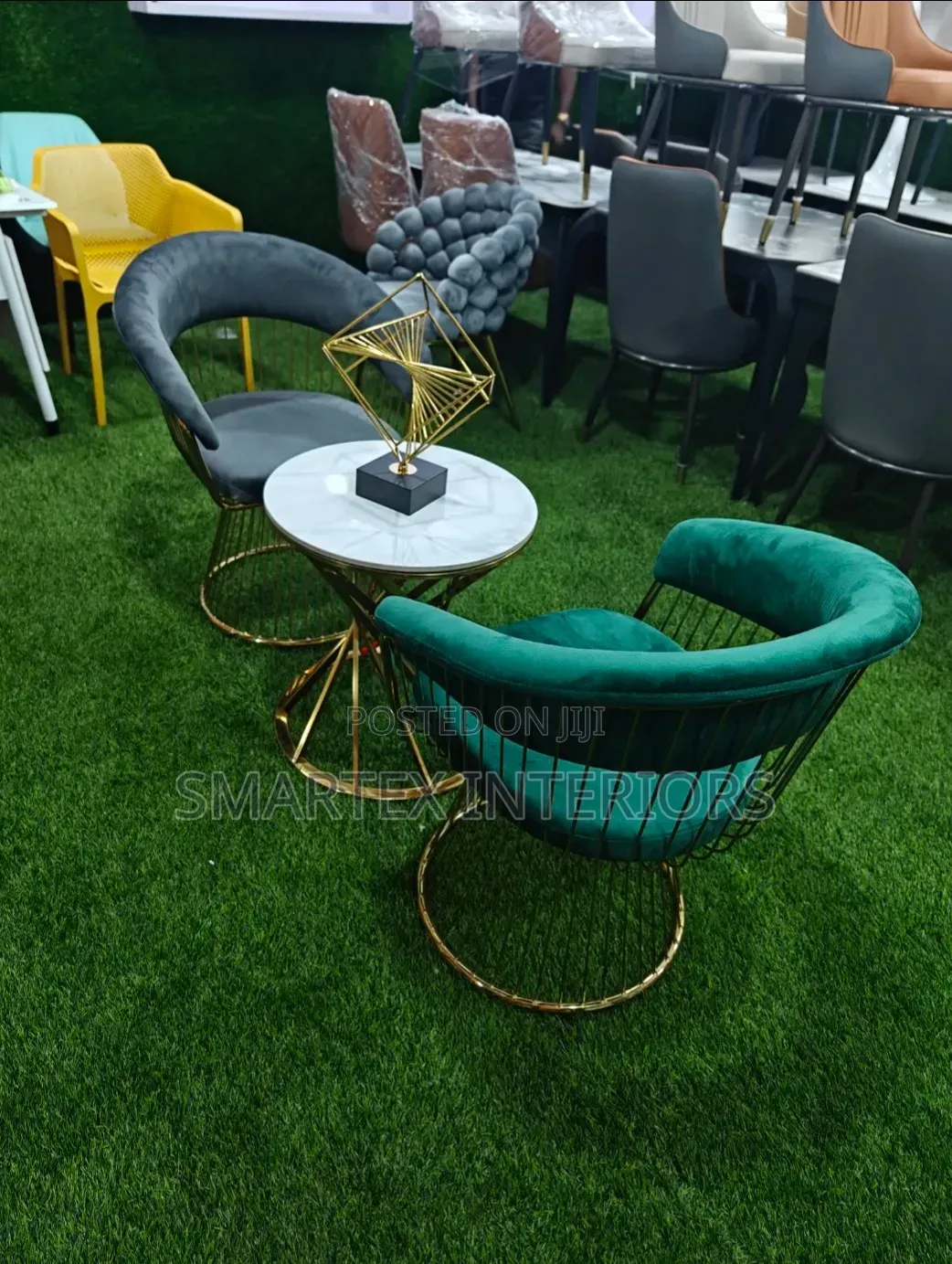 Executive Fabric Iron Leg Chair With Table