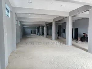 Warehouse of 900 SQM With Office