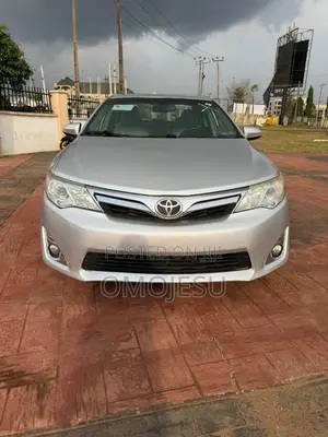 Toyota Camry XLE 4dr Sedan w/Prod. End 11/13 (3.5L 6cyl 6A) 2014 Silver