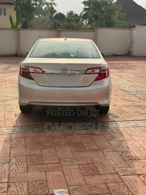 Toyota Camry XLE 4dr Sedan w/Prod. End 11/13 (3.5L 6cyl 6A) 2014 Silver