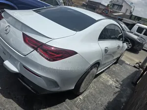 Mercedes-Benz C-Class 2022 Off white