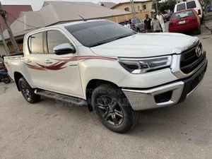 Toyota Hilux Revo Smart Cab Petrol 2.7 RWD 2022 White