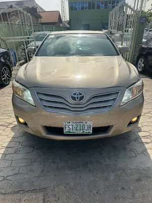 Toyota Camry XLE V6 4dr Sedan (3.5L 6cyl 6AM) 2008 Gold