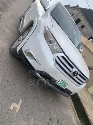 Toyota Highlander 2.7L 2WD 2013 White