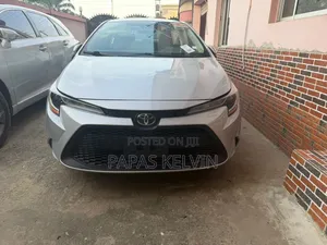 Toyota Corolla LE 2022 Silver