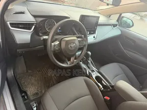 Toyota Corolla LE 2022 Silver