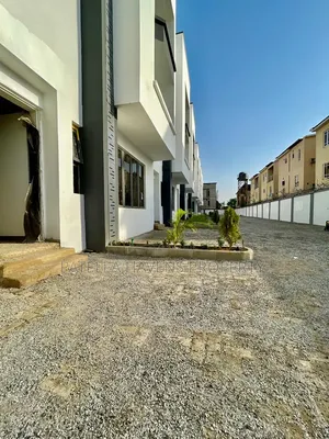 4bdrm Townhouse/Terrace in Jahi for sale