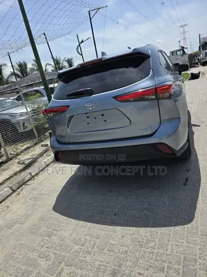 Toyota Highlander 2022 Blue