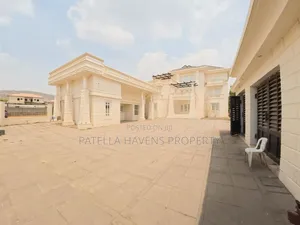 8bdrm Mansion in Maitama for sale