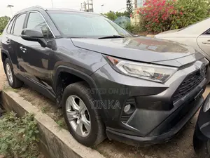 Toyota RAV4 XLE FWD 2019 Gray