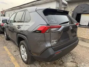 Toyota RAV4 XLE FWD 2019 Gray