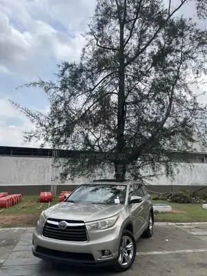 Toyota Highlander Limited Platinum 4dr SUV AWD (3.5L 6cyl 6A) 2015 Gold