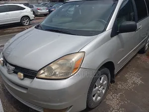 Toyota Sienna 2004 Silver
