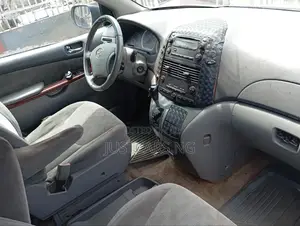 Toyota Sienna 2004 Silver