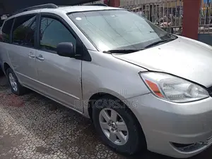 Toyota Sienna 2004 Silver