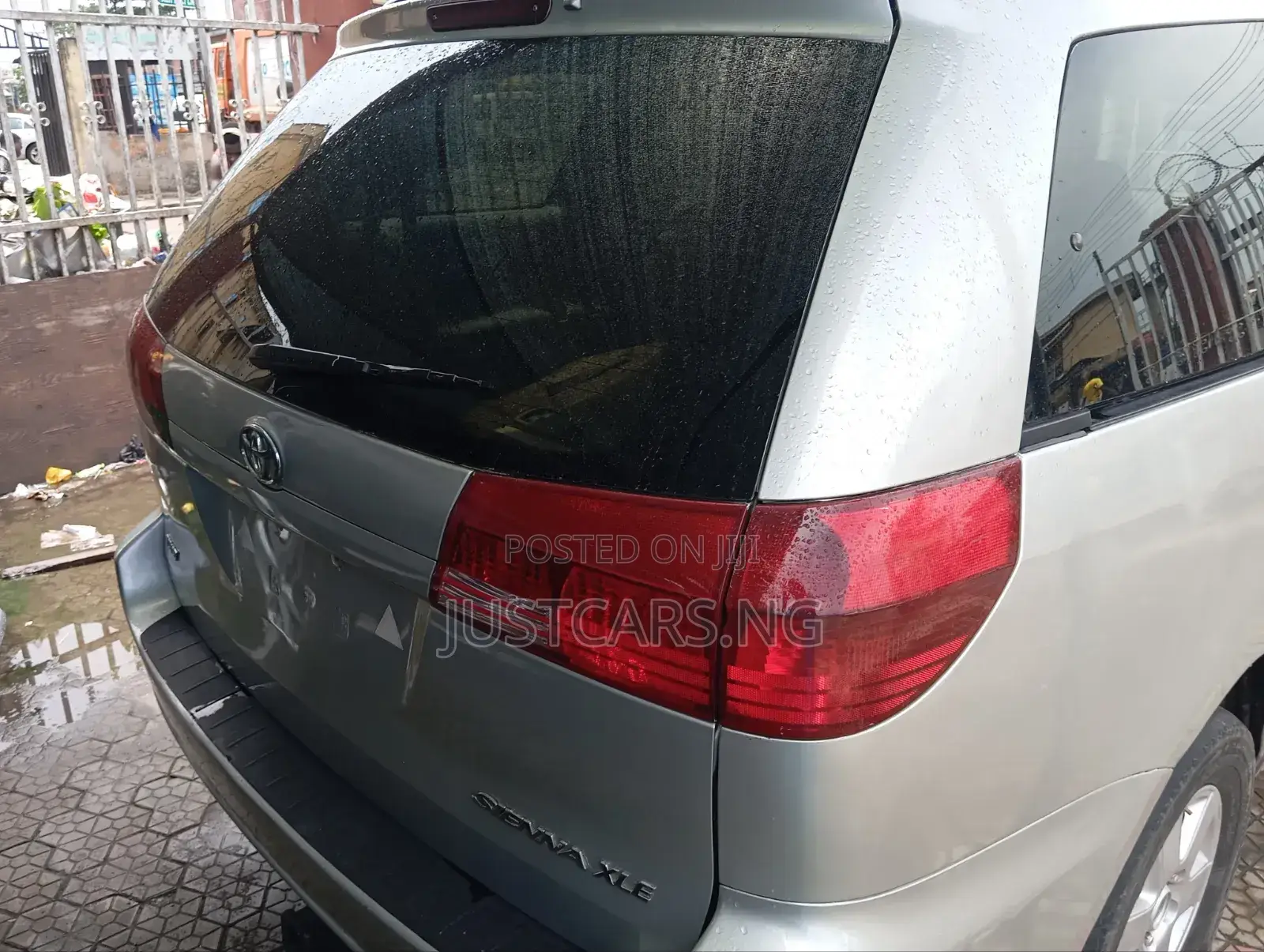 Toyota Sienna 2004 Silver
