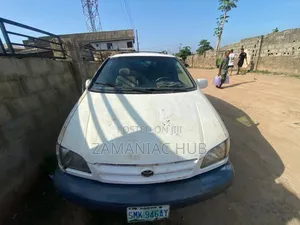 Toyota Sienna CE & 1 hatch 2000 White