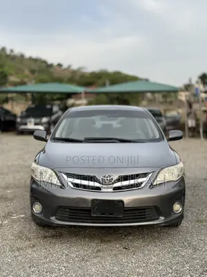 Toyota Corolla LE Special Edition 4dr Sedan (1.8L 4cyl 4A) 2013 Gray