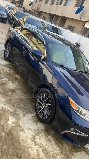 Lexus ES 2016 Blue