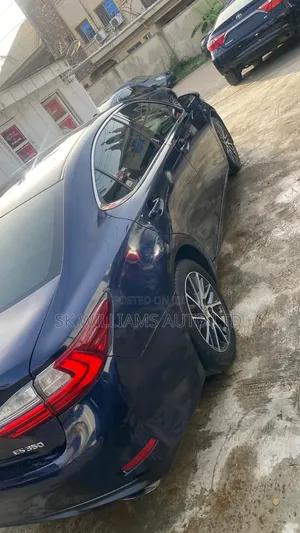 Lexus ES 2016 Blue