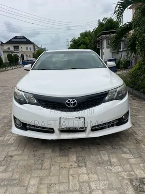 Toyota Camry SE 4dr Sedan (2.5L 4cyl 6A) 2013 White
