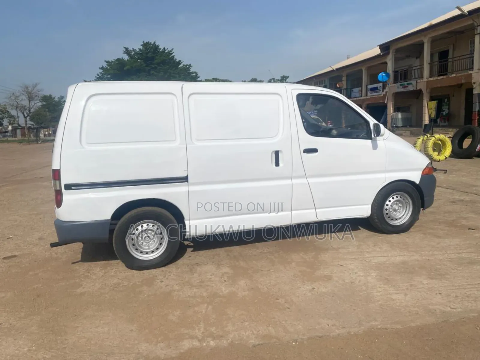 Toyota HiAce 2010 White