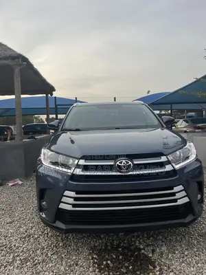 Toyota Highlander XLE 4x4 V6 (3.5L 6cyl 8A) 2018 Blue