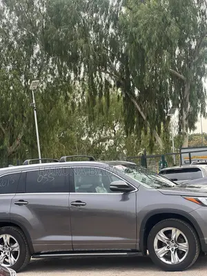 Toyota Highlander Limited 4x4 V6 (3.5L 6cyl 8A) 2018 Gray