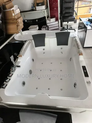 Luxury White Double Seater Jacuzzi