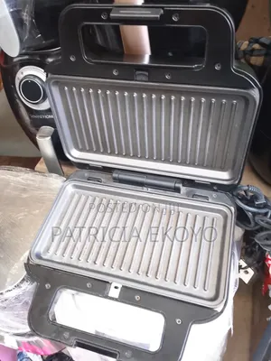Izzy Waffle Maker