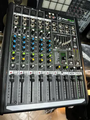 Mackie Pro Fx8 V2 Professional Effects Analog Mixer