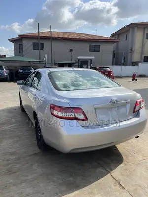 Toyota Camry LE 4dr Sedan (2.5L 4cyl 6AM) 2010 Silver