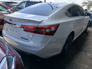 Toyota Avalon Touring Sedan FWD (3.5 6cyl 6A) 2017 White