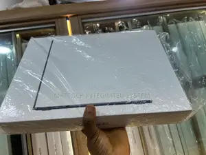 New Laptop Apple MacBook Air 2025 M4 13-inch 16GB Apple M4 SSD 256GB